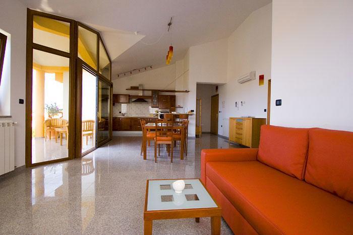 Apartments Ana Wellness S ロヴィニ エクステリア 写真